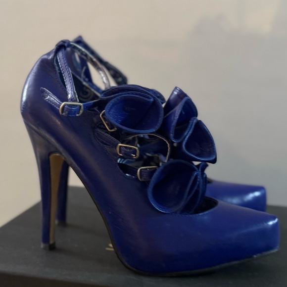 Blue flower Heels - Picture 2 of 7